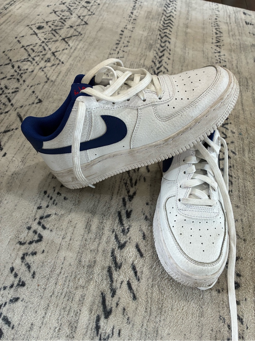 Nike Kids White and Navy Low-Top Sneakers/ Nike Air Force sneakers